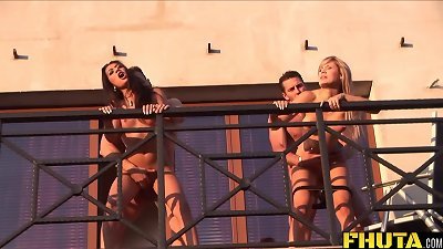 Pretty honies Get undressed To seduce dudes In The Gym