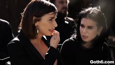 emo woman Marley Brinx poked at the funeral