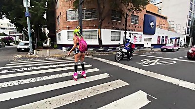 massive donk learning to ride roller skates showcasing off her phat butt