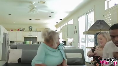 Kayla Kleevage Catches Bunny De La Cruz deepthroating Rome Major&rsquo;s BBC!