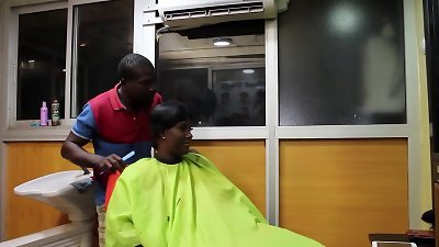 Caught by the client masturbating in the absence of clients at the Hair Salon, when she appears I toss him on top of her to screw her at the parlor Vitr&eacute;