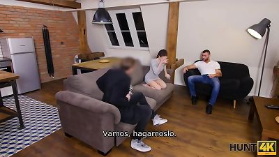 HUNT4K. Hunter se satisface con la jovencita y paga bien por eso