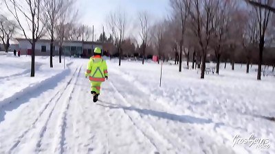 Eva wants a firm fuck to end the day well