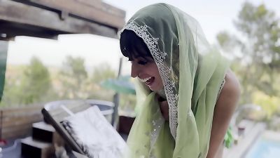 pummeling a muslim wife in swimming pool - Aaliyah Yasin