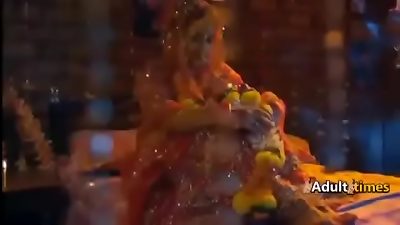 Bhabi ki sohaag raat! newly married pair very first night romance