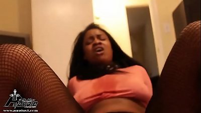 Adjusting her nailing attitude ft MissCaramelMinxxx