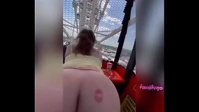 super-bitch get pounds in public on the Ferris wheel