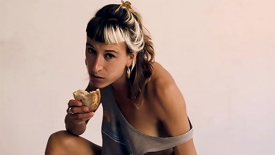 munching and fucking in a reverse Cowgirl - Food fetish