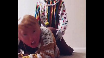 Clown has 1 night stand with the president