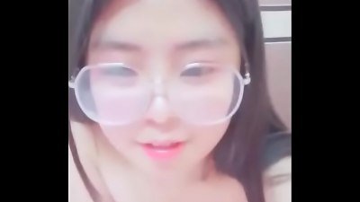 ã‹ã‚ã„ã„ãƒ”ãƒ³ã‚¯ã®å¥³ã®å­ã¯è¶…å¤ªã£ã¦ã„ã‚‹