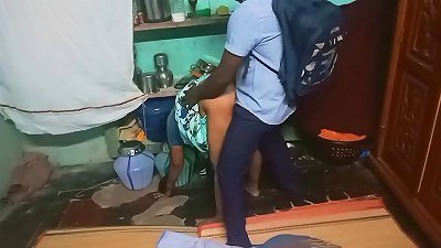 Indian student with aunty hook-up in home