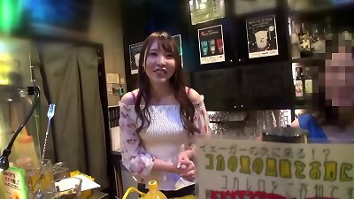 Emi, the lewd bar owner in Akabane, Kita-ku, appears! She mass-produces standard clients with her crazy hospitality created by the customer service skills she learned as a former Roppongi hostess and her naturally delicate obscene constitution!