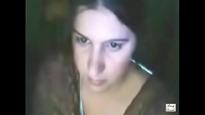 pakistani hot elderly aunty displaying thick orbs on webcam movie call