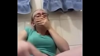 colegiala jovencita masturbandose rico