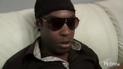 Edwina est venue pour essayer des mecs