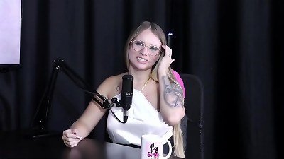 Queria apimentar a profiss&atilde;o e virou criadora de conte&uacute;do porn&ocirc;, com uns v&iacute;deos hard, e sempre foi exibida - Naty Varga (SHEER/RED)