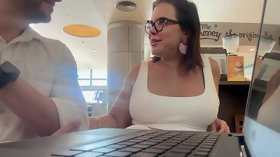 Ataquei a rola do corretor e mostrei que sou &oacute;tima pagadora ...de boquete