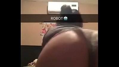 Yessica Valenzuela moviendo el caboose tetas frente a camara